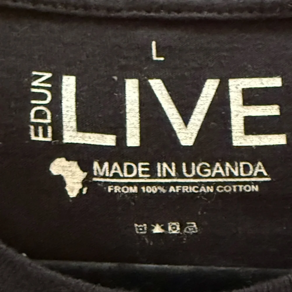 New EDUN U2 “The Joshua Tree” 2017 Tour Black Graphic Tee Size L - Picture 5 of 5